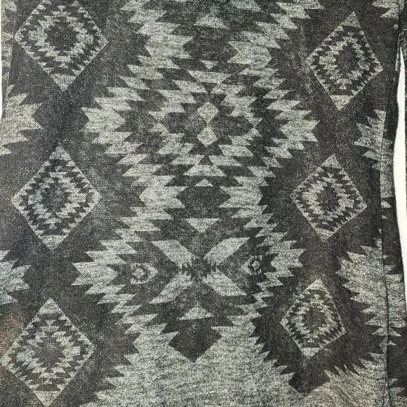 Ali Miles Gray Black Aztec Southwestern Print Mid Length Open Cardigan With Hood - Picture 4 of 5
